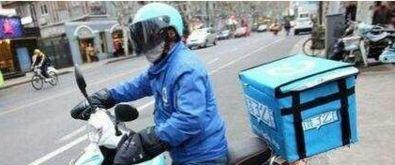 骑手搞笑视频吃瓜,吃瓜群众笑翻，瓜田里的欢乐时光